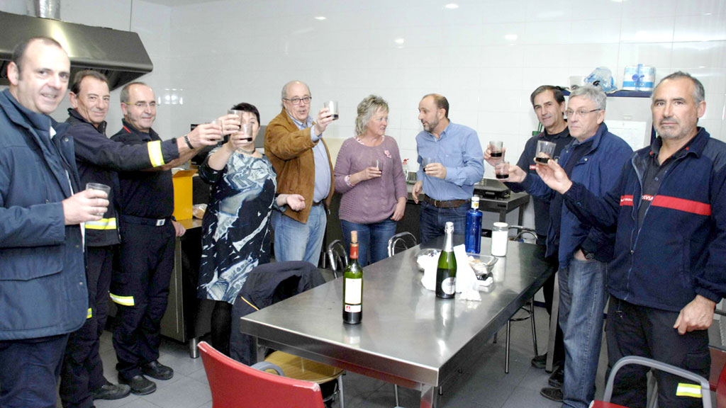 Visita de la alcaldesa a los bomberos en 2015