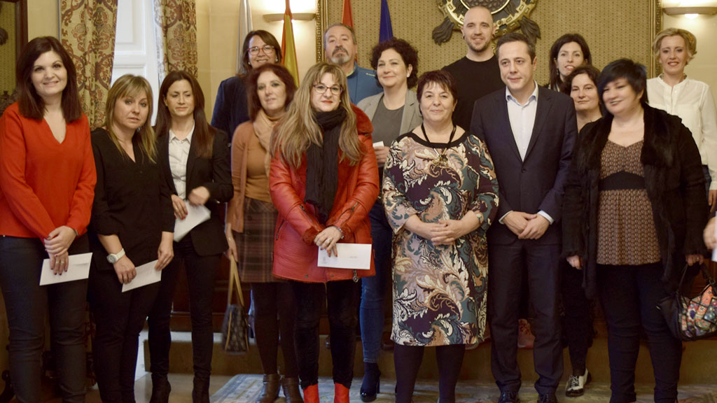 Quince empresarios recogen las ayudas del programa ‘Segovia Emprende 2017’ 1 cheques-Segovia-Emprende