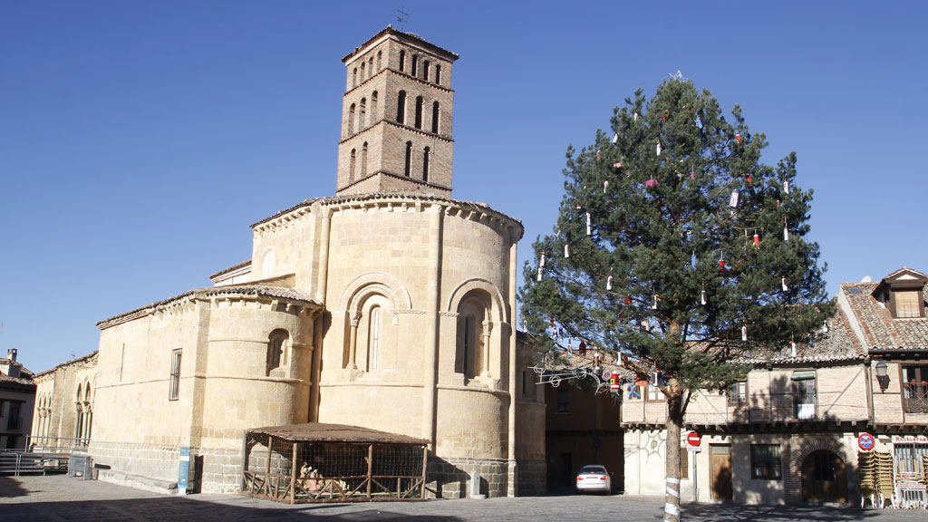 arbol navideño y belen en san lorenzo