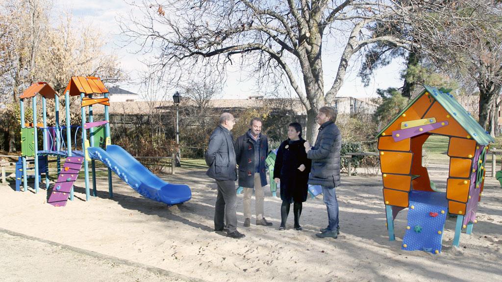 La alcaldesa y el concejal de medio ambiente visitan el parque de Chamberi