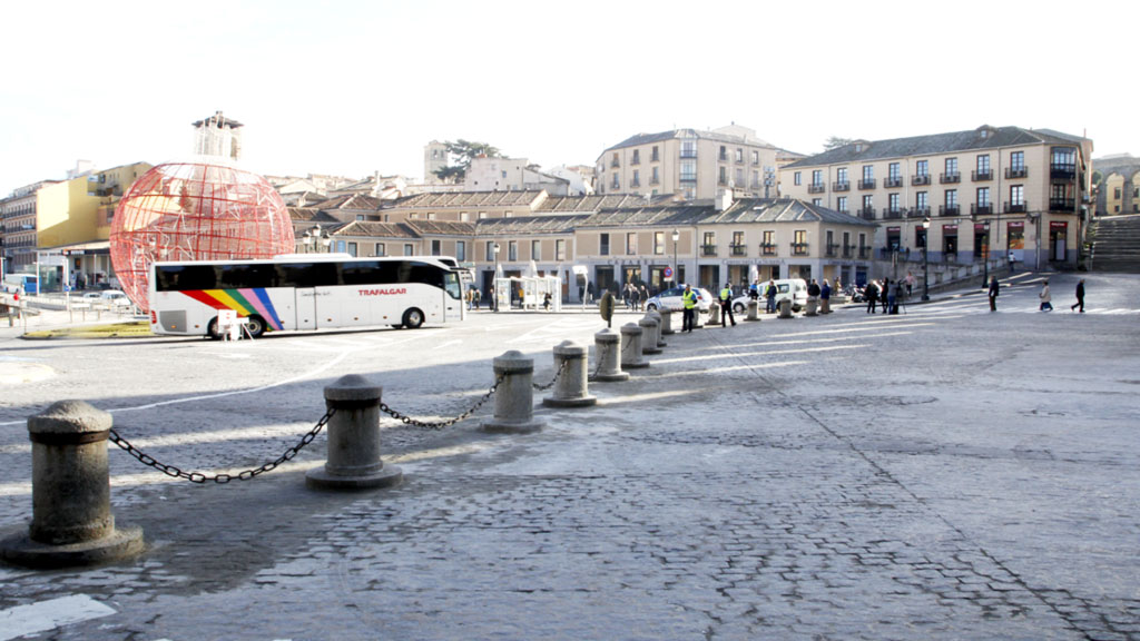 Final de las obras de bolardos en la plaza de la Artillería