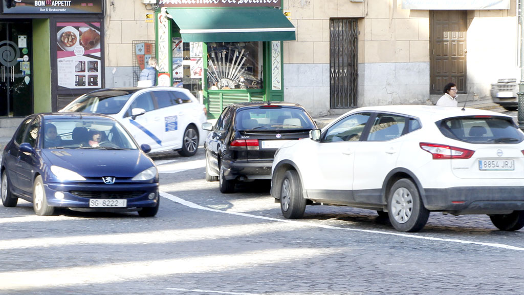 Tráfico en la plaza de la Artillería
