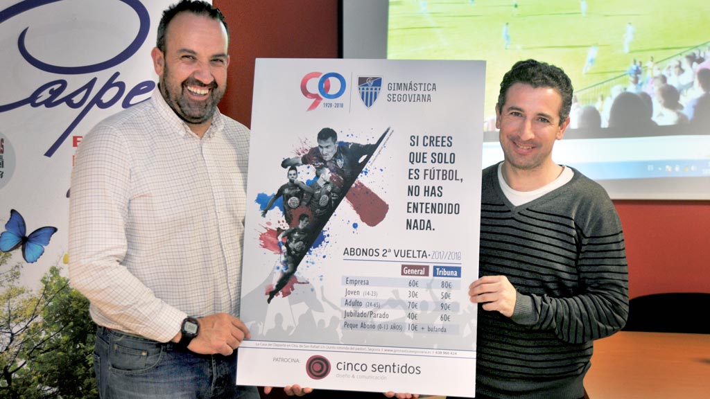 El directivo de la Gimnástica Segoviana Juan Carlos Renedo y el presidente Agustín Cuenca presentan la campaña de abonados de la segunda vuelta. / KAMARERO