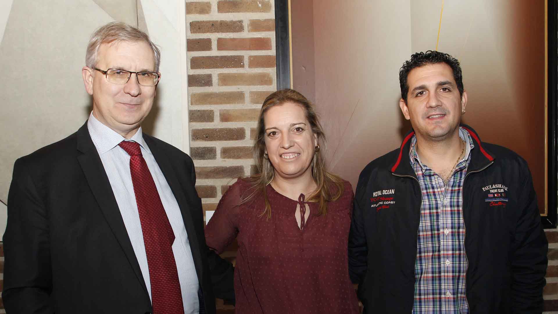 El Abogado José Antonio rias Pinillos, con la procuradora popular en las Cortes regionales, María Angeles García