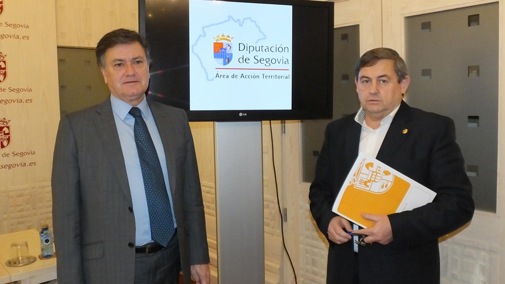 Vázquez y Del Olmo, presentando los proyectos de Acción Territorial. / E.A.