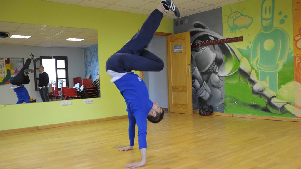 Break dance en la casa joven
