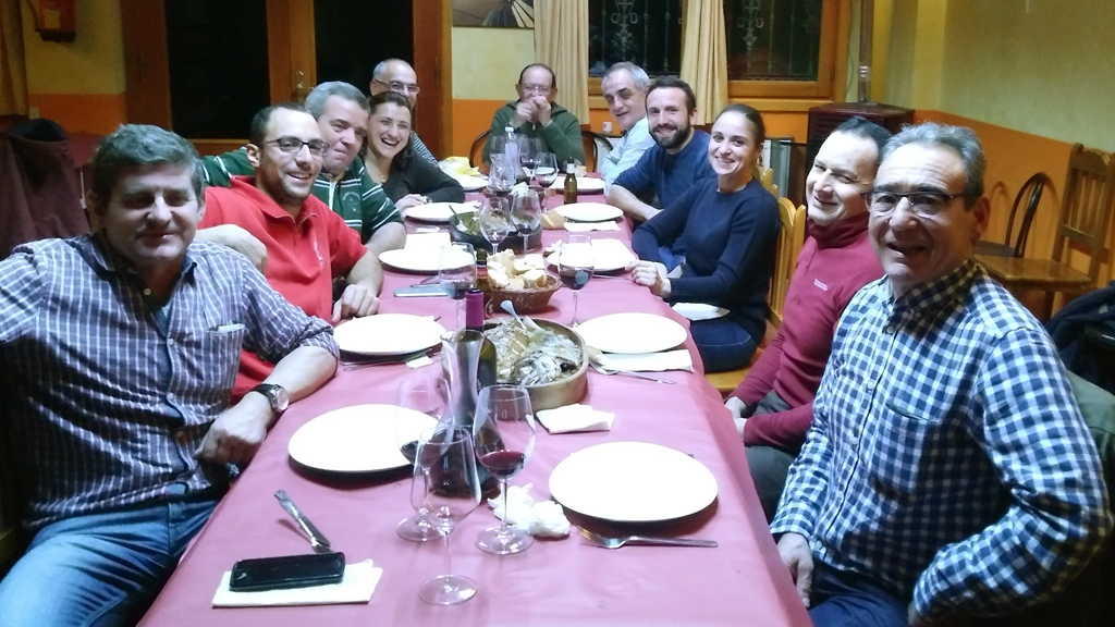 Alcaldes, concejales y alguaciles de los dos pueblos. / marcial barrio de la torre