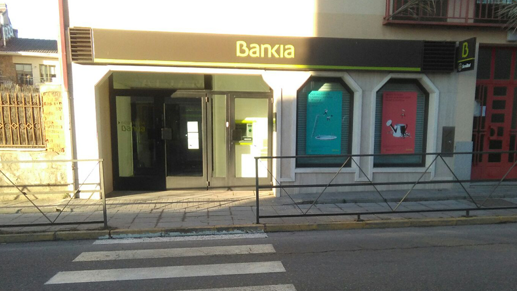 Esta es la oficina de Bankia en la que ayer hubo un intento de atraco. / el adelantado