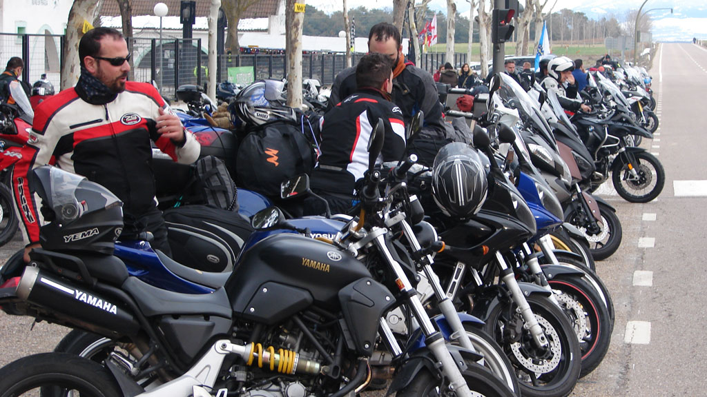 Los moteros ya han llegado a Cantalejo. /EFE Y E.A.