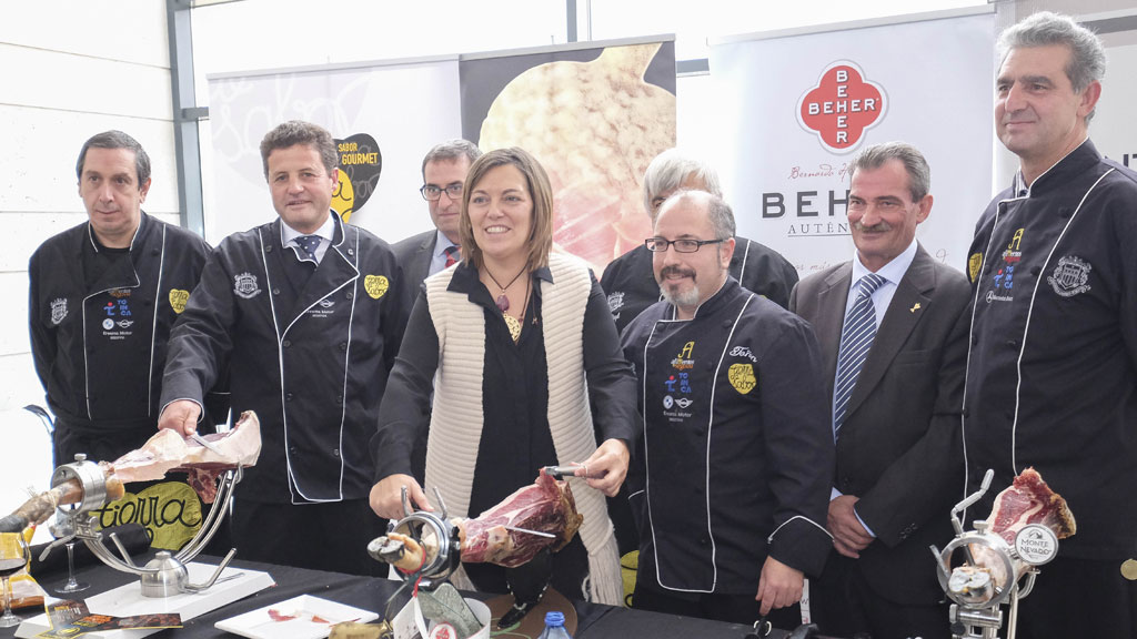 Los miembros del jurado, con la consejera, en el acto de entrega de los premios. / el adelantado