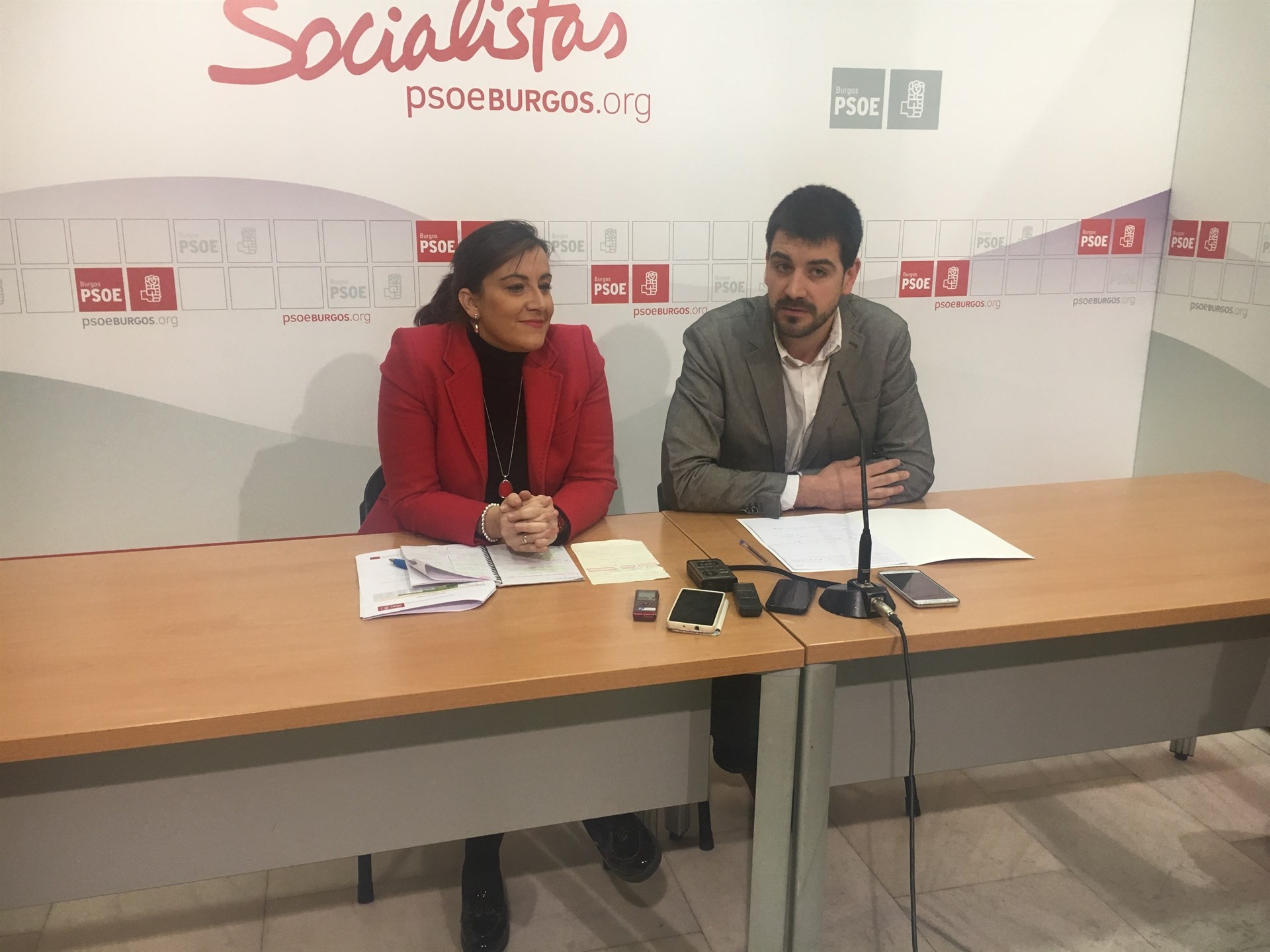 La secretaria de Organización del PSCyL, Ana Sánchez, y el secretario de Organización de Burgos, David Jurado. / E. p.