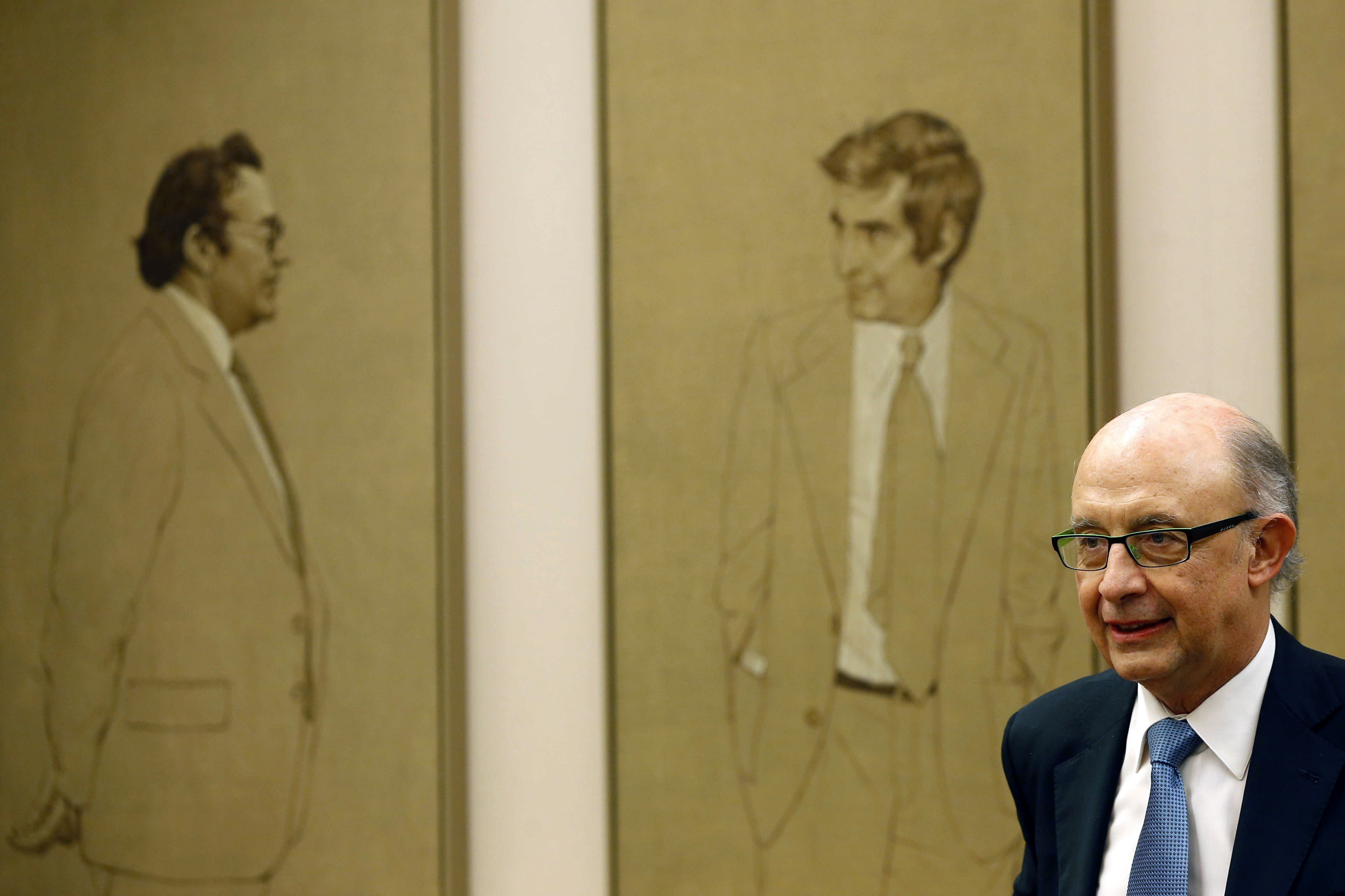 El ministro de Hacienda, Cristóbal Montoro, comparece en la Comisión Presupuestos en el Congreso de los Diputados.