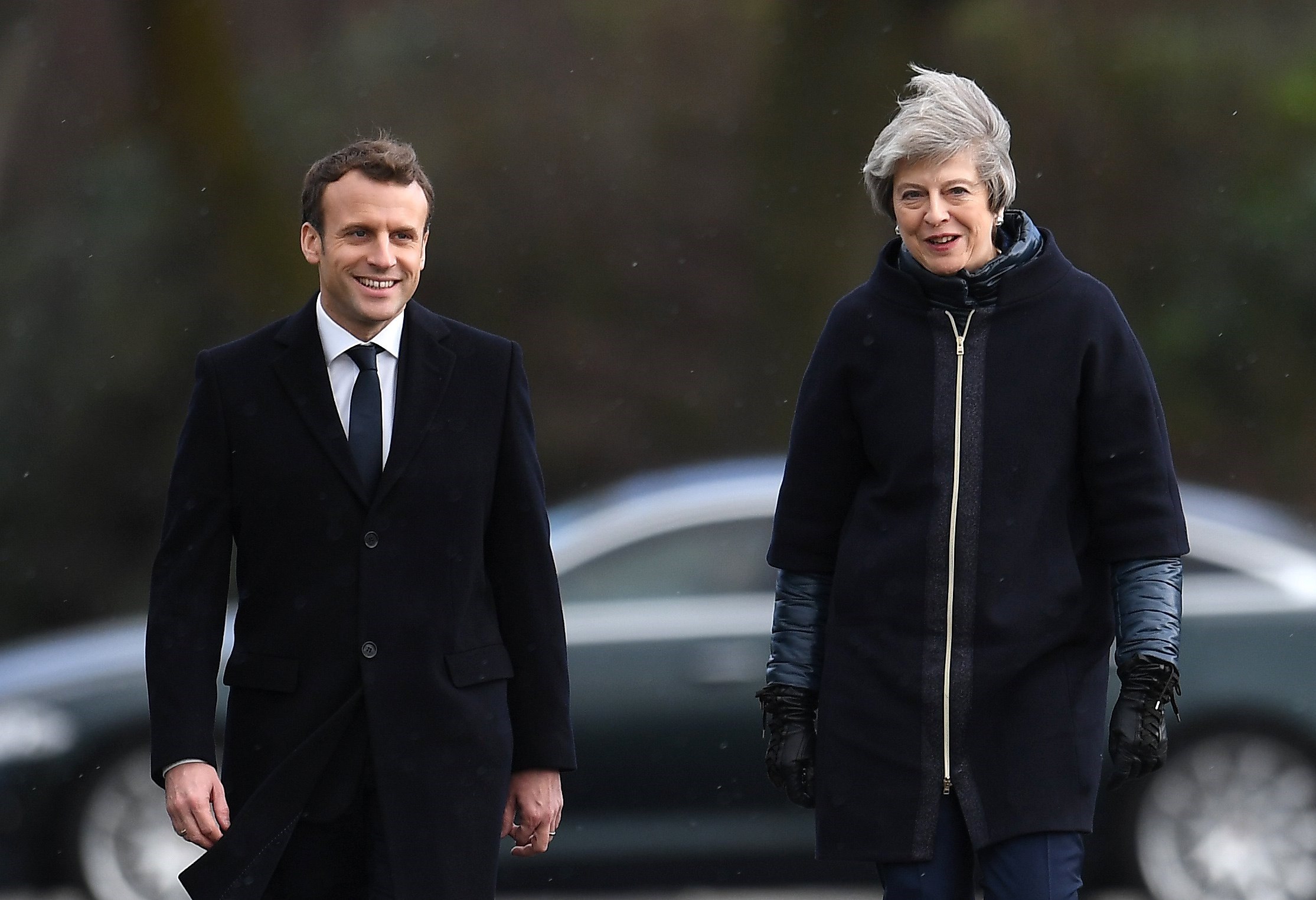 El presidente de Francia, Emmanuel Macron, y la primera ministra británica, Theresa May durante su encuentro. / efe