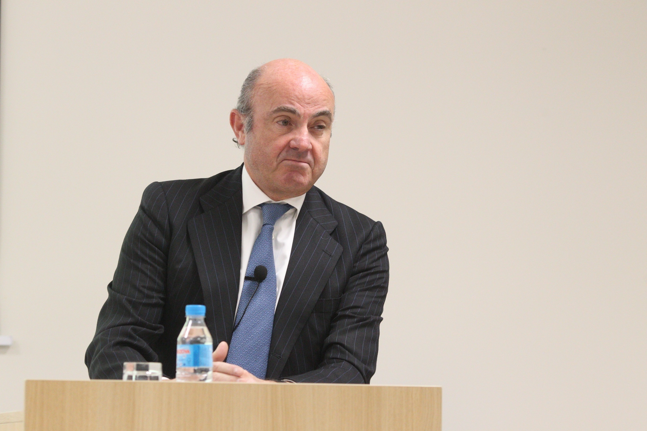 El ministro de Economía, Luis de Guindos, recordó que en Cataluña, el cuarto trimestre del año pasado estuvo “castigado por el tema independentista”.