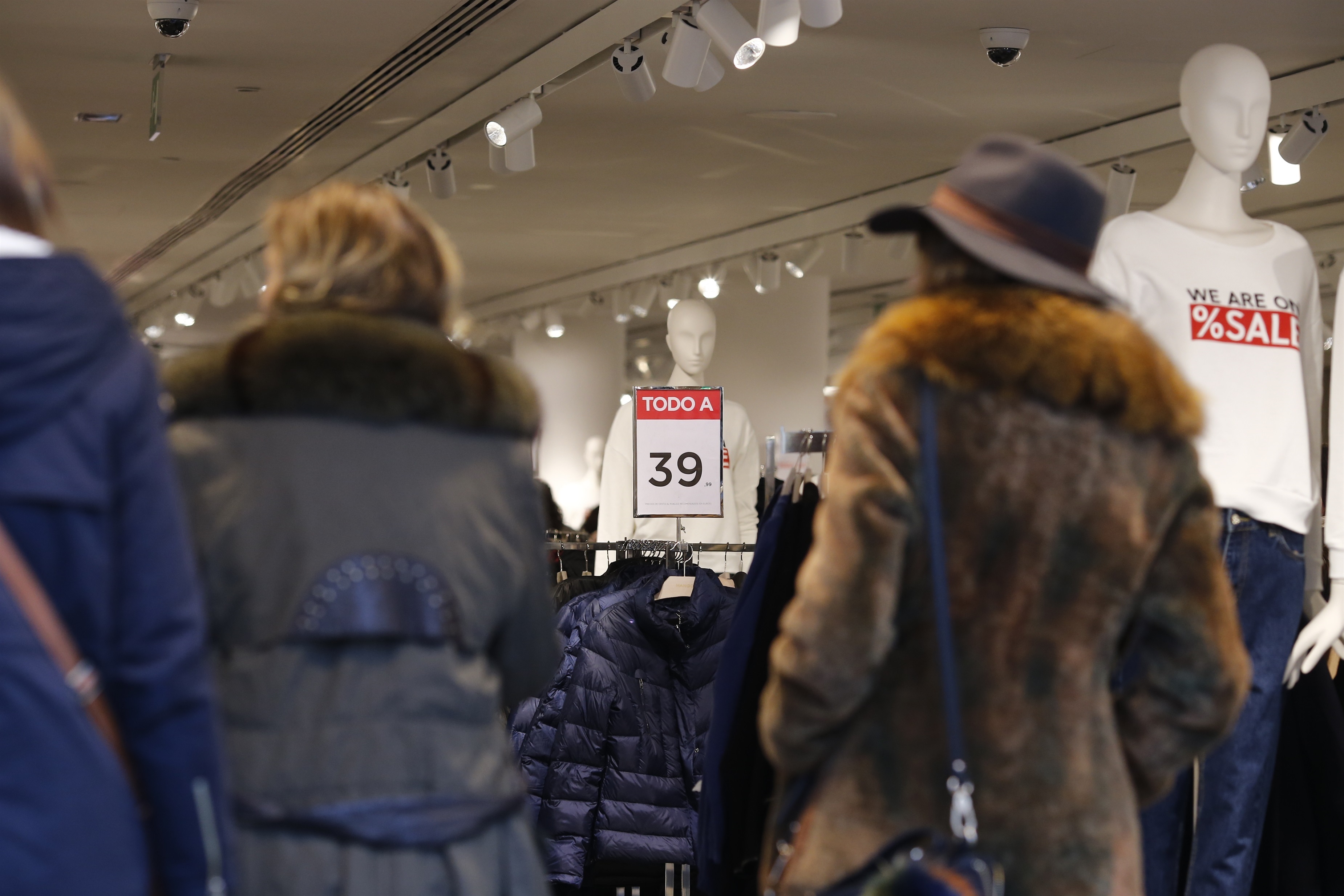 El índice de valoración de la situación actual por parte de los consumidores alcanzó en diciembre los 92,9 puntos. / E. p.