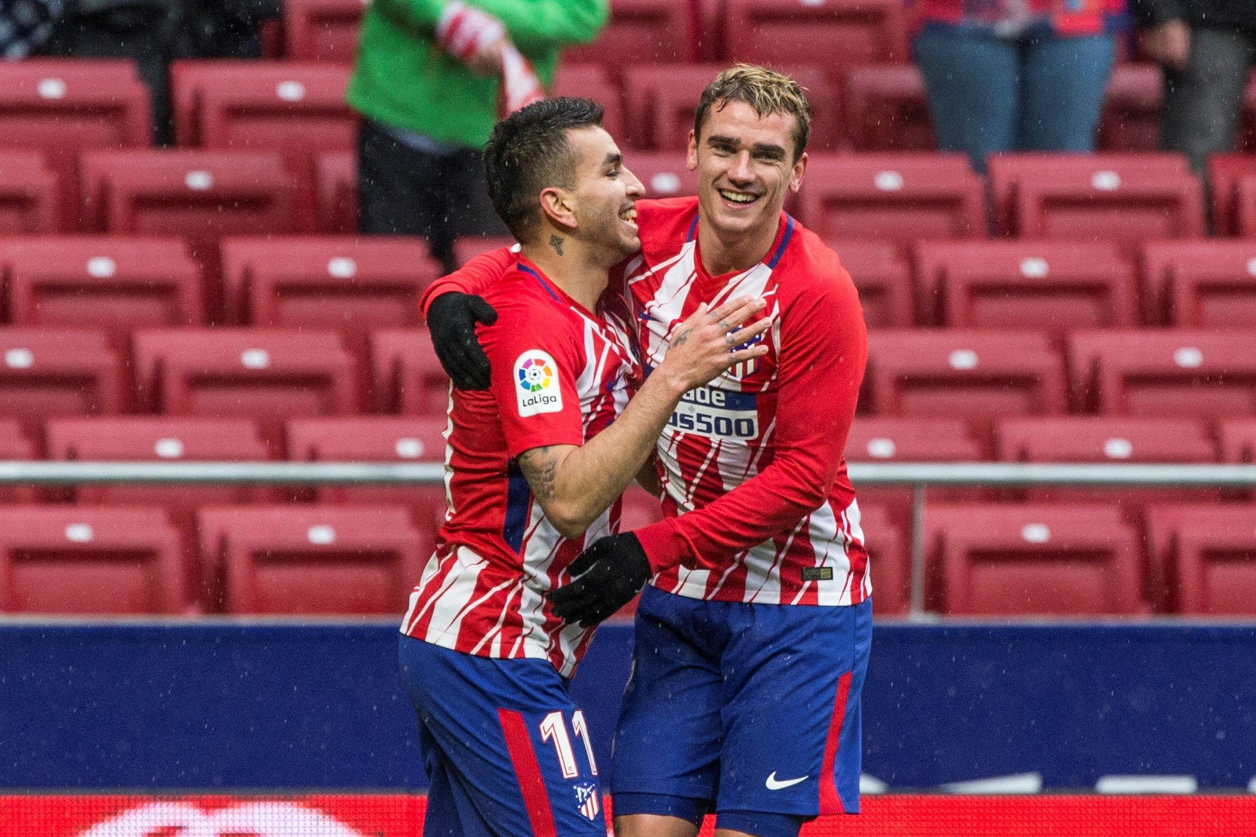 Correa y Griezmann formarán el ataque rojiblanco junto a Gameiro ante la ausencia del sancionado Diego Costa.