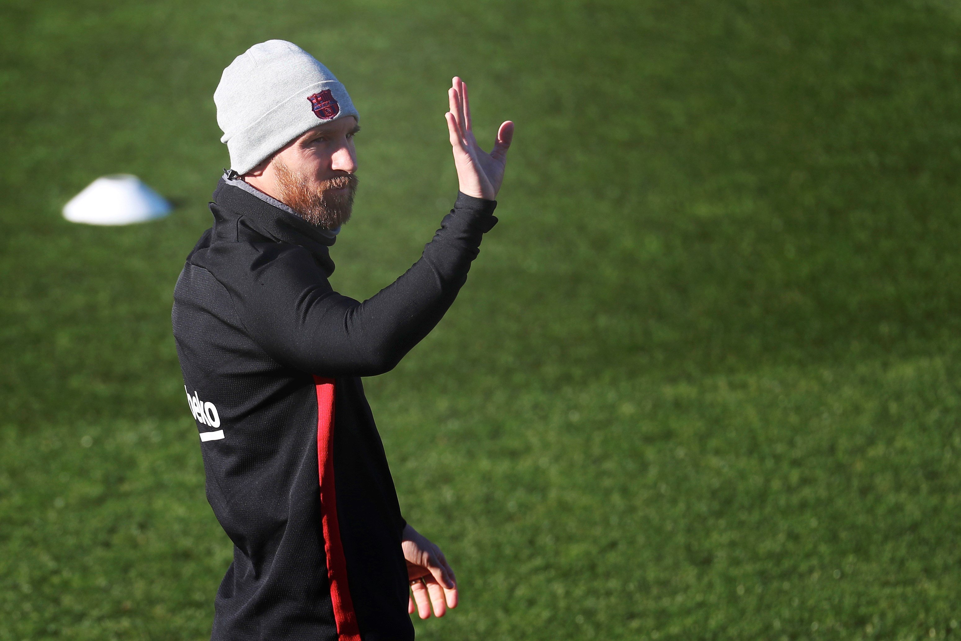Leo Messi, en el multitudinario entrenamiento de ayer del Barça.