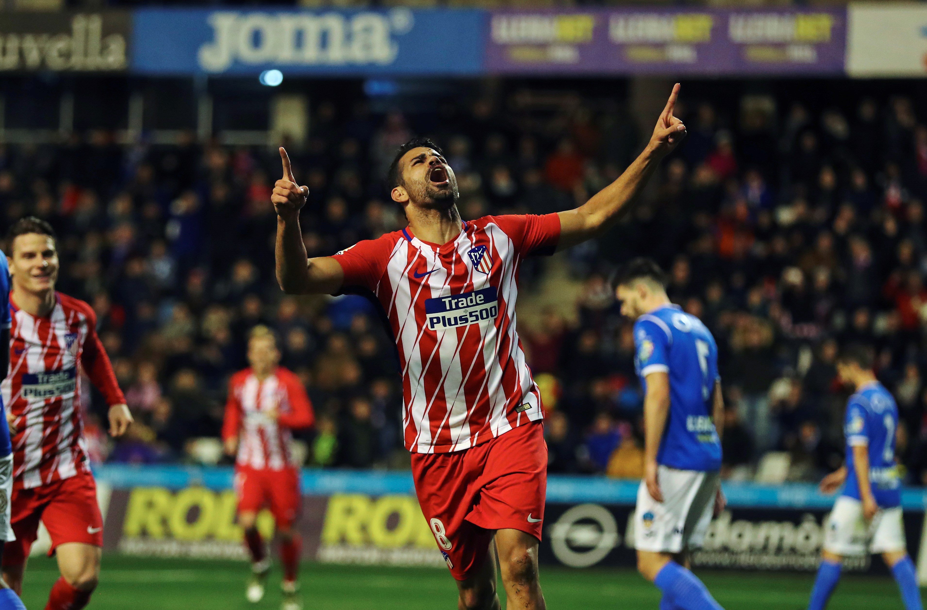 El delantero del Atlético de Madrid Diego Costa celebra el gol conseguido ante el Lleida en la Copa del Rey.