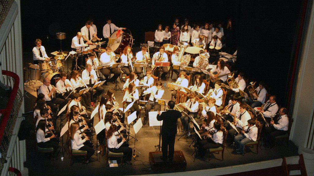 La Banda de Carbonero, actuando en el Juan Bravo. / E.A.