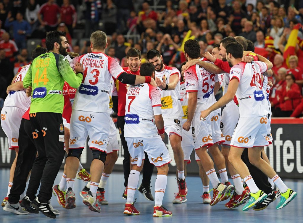 Los ‘Hispanos’ celebran el paso a la final del Europeo.