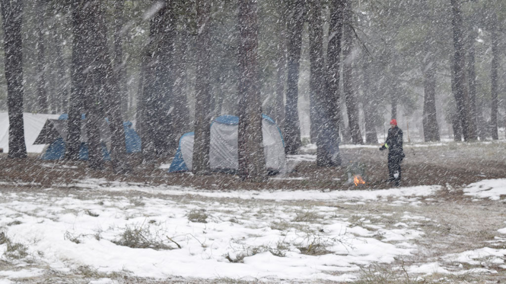 nieve en el campamento de motos de Cantalejo