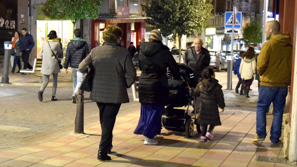 viandantes-gente-poblac