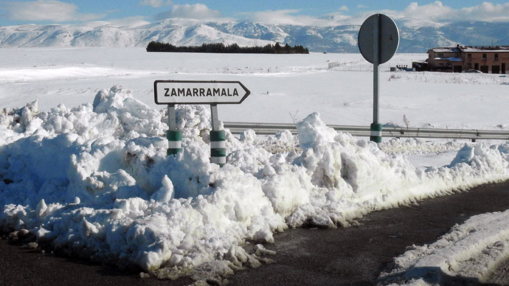 Accesos a Zamarramala nevados