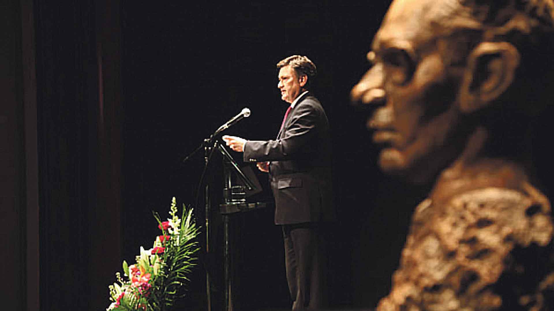 F. Vázquez, en el discurso de Presentación del IGH. Teatro Juan Bravo, enero 2013. Fondos gráficos de la Diputación de Segovia.