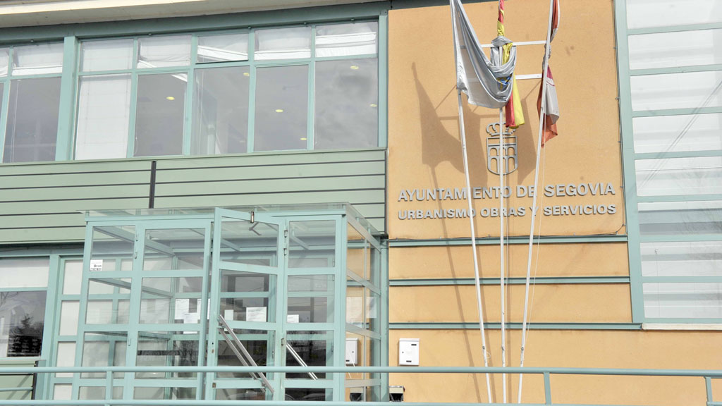 Fachada de la Concejalía de Urbanismo, donde se pretende ubicar la Casa del Deporte en 2018. / KAMARERO