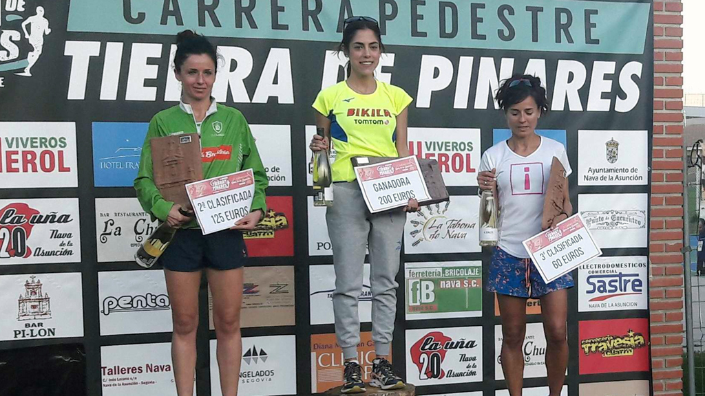 Podio femenino de la pasada carrera pedestre Tierra de Pinares en la categoría femenina. / E.A.