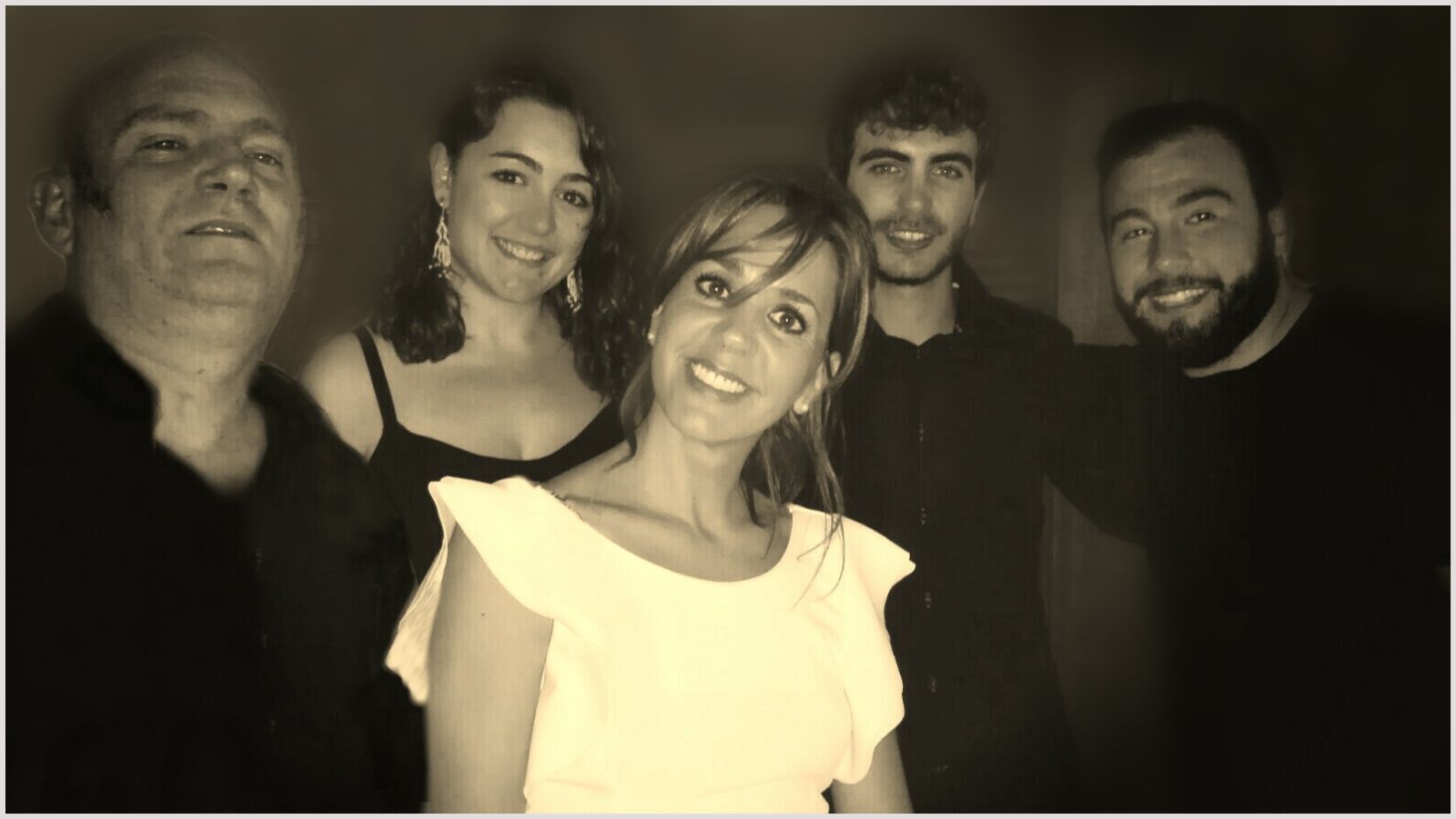 El grupo ‘Aire Infinito’ lo forman piano, guitarra, violín, percusión y voz.