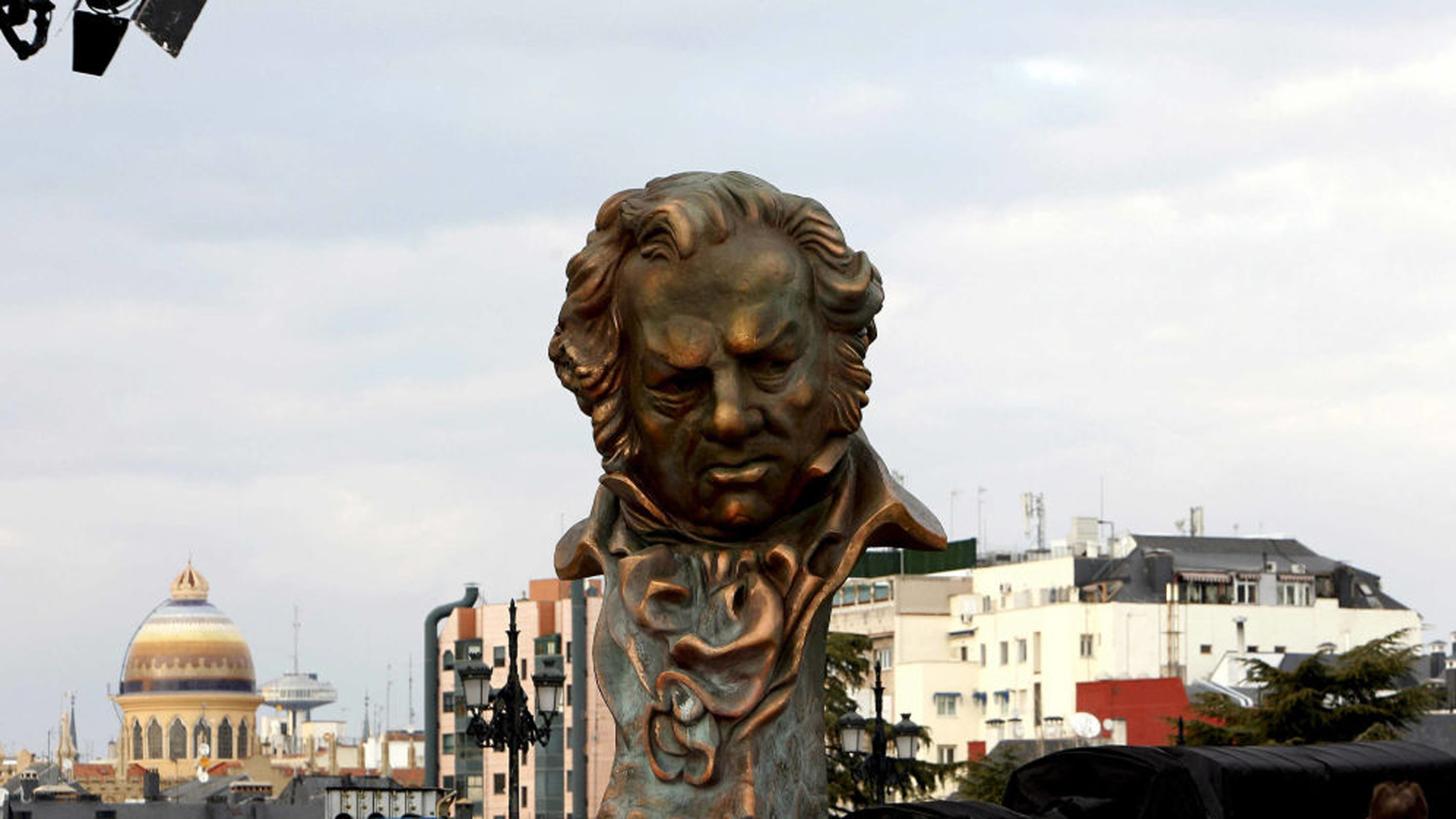 Mientras que el pacto con Carmen Thyssen ha sido prorrogado, la rehabilitación del Prado se iniciará en octubre y el impuesto del cine está pendiente.