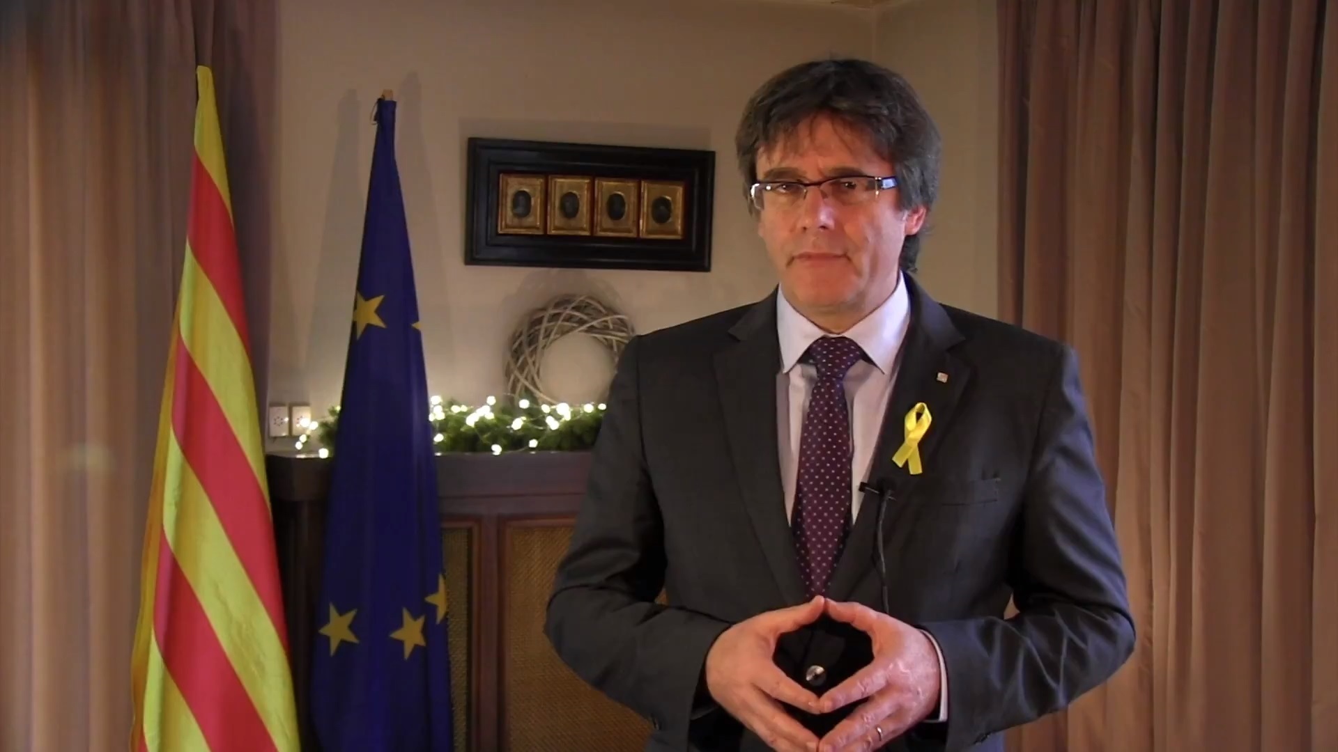 El expresidente catalán, Carles Puigdemont, posa ante los medios de comunicación en un acto en Bruselas.