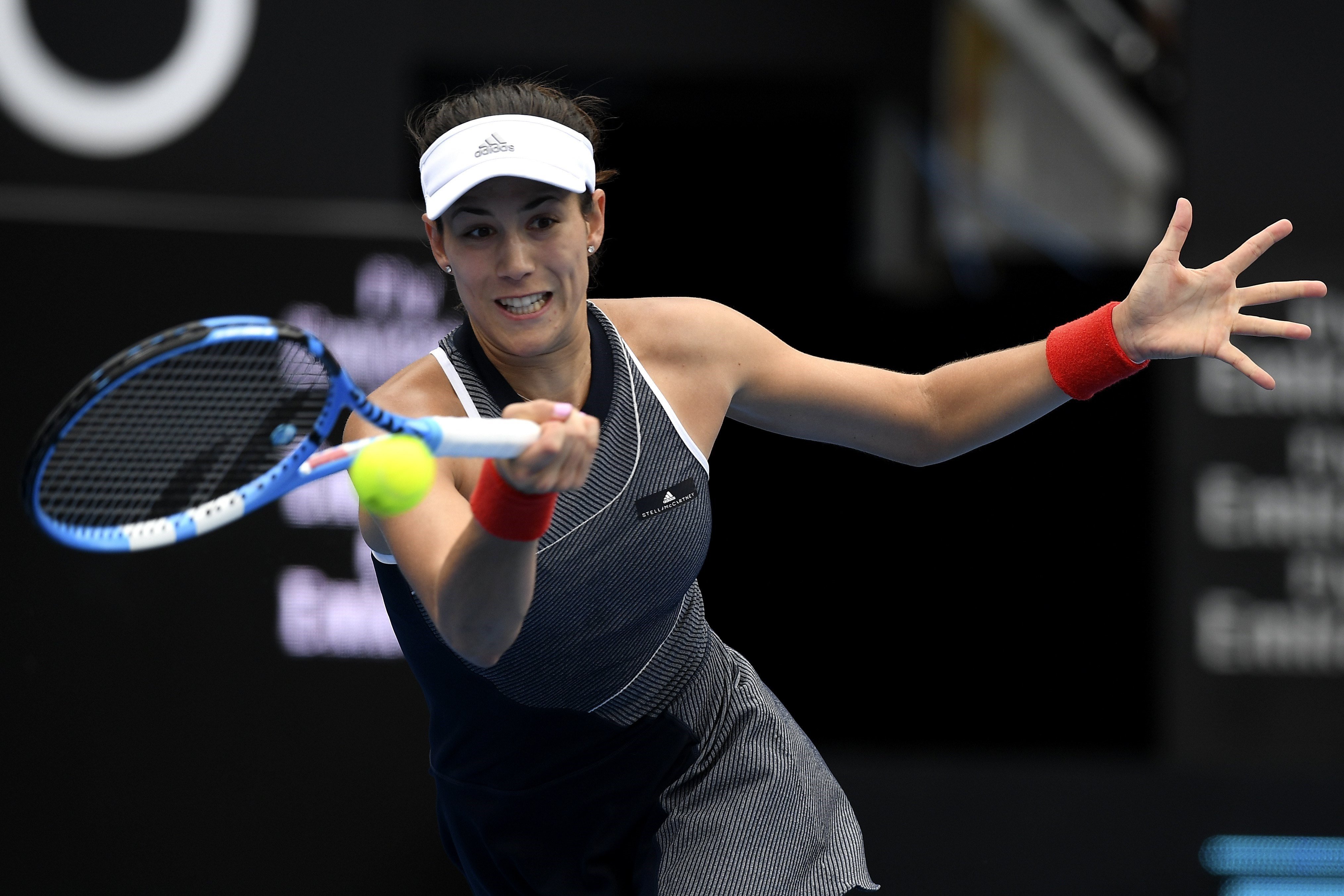 Garbiñe Muguruza se retiró tras su primer partido en Sídney.