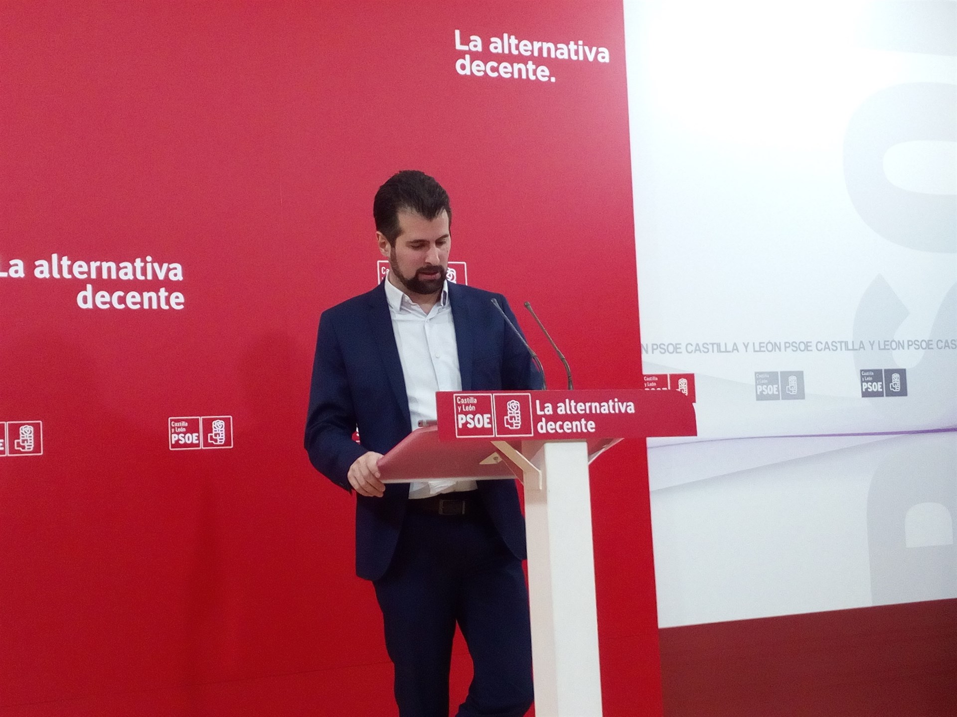 El secretario regional del PSOE y portavoz del Grupo Parlamentario Socialista, Luis Tudanca,