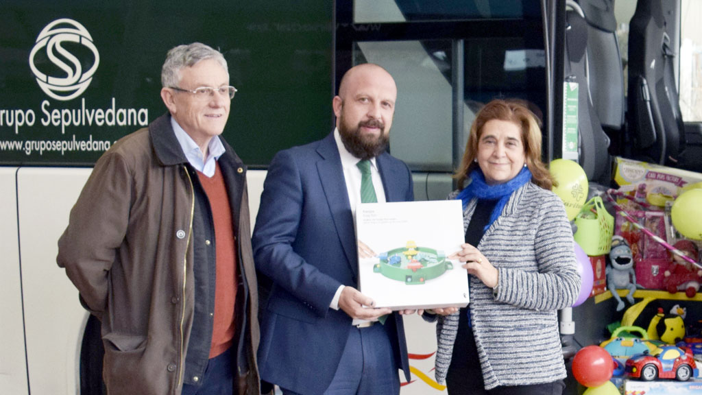 Imagen de la entrega en la estación de autobuses.