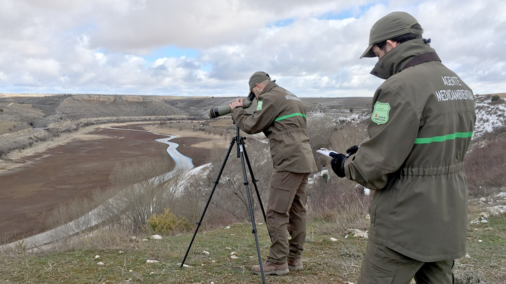 Agentes de la Junta, en las Hoces del Riaza. / E.A.