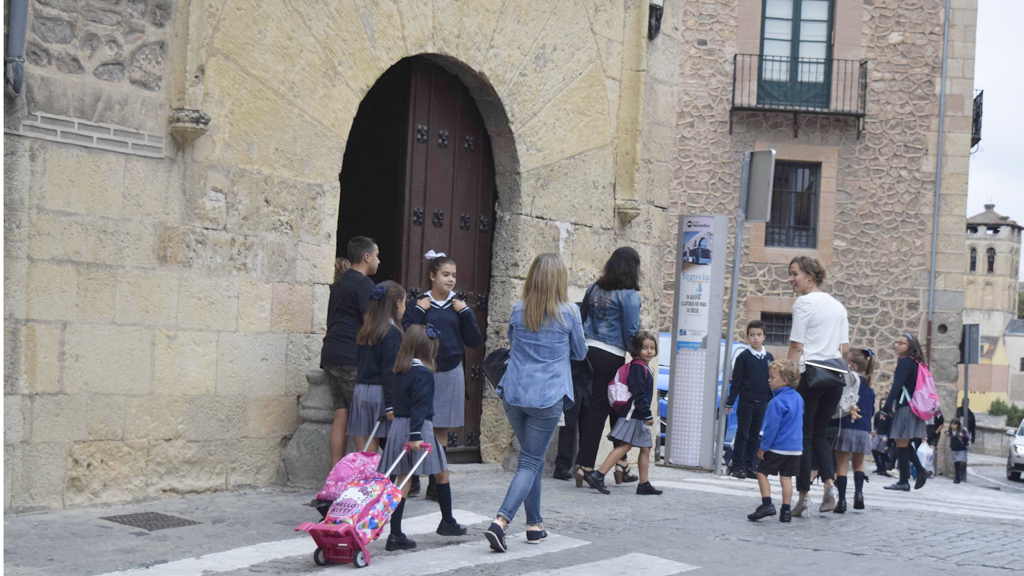 El actual colegio de las Concepcionistas se encuentra en la Plaza del Conde Cheste de Segovia. / marta herrero