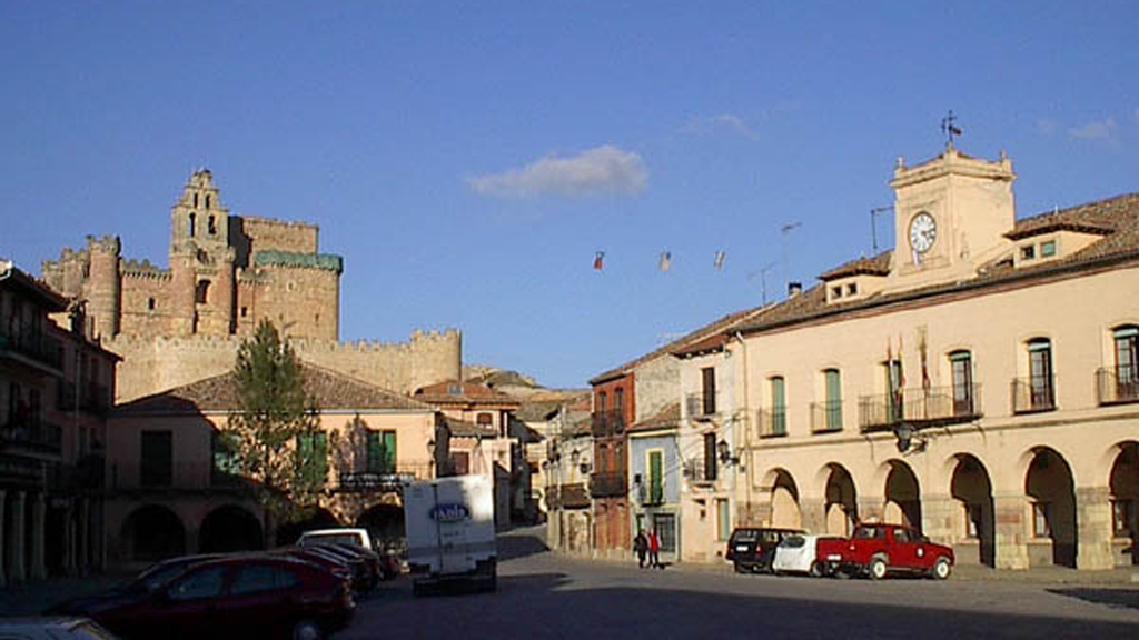 Plaza de Turégano, con el Castillo al fondo. / el adelantado