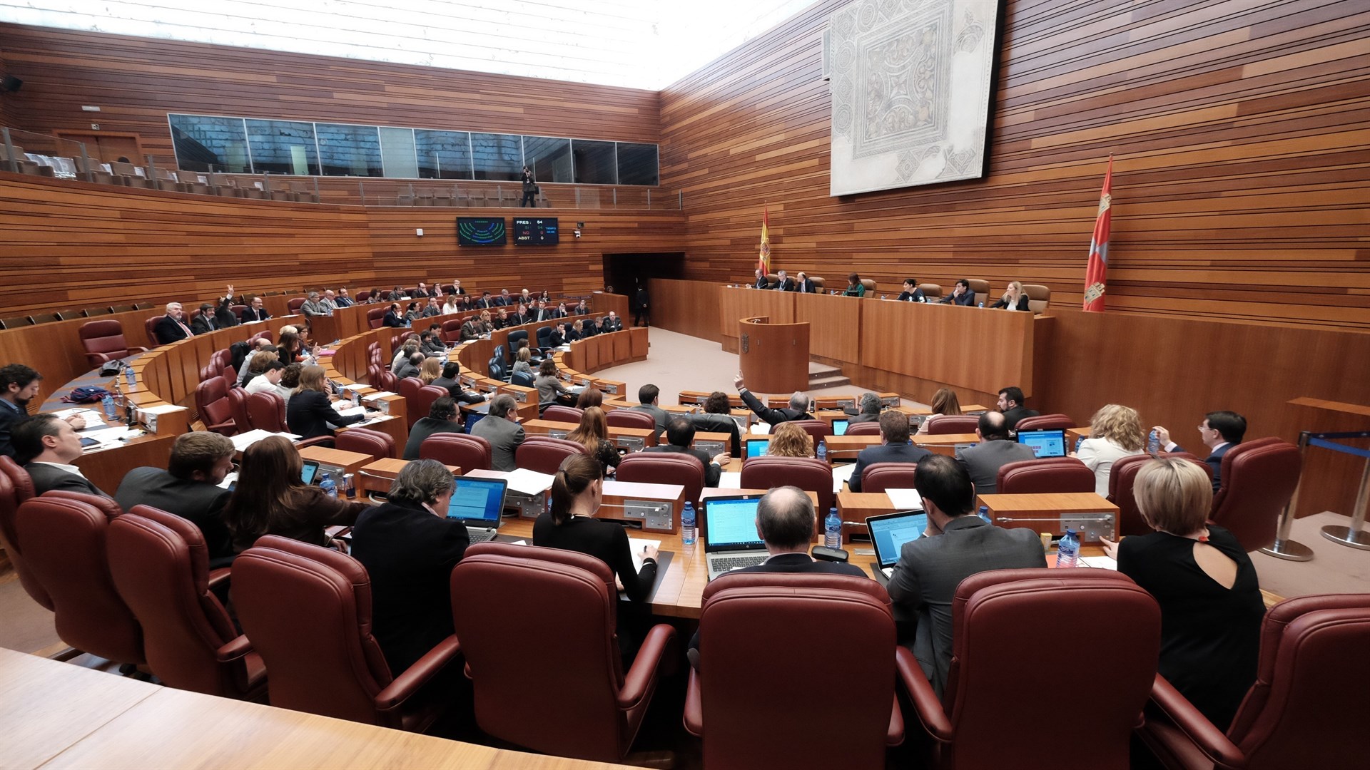 El PSOE y Podemos tachan la gestión de Aguado de “calamitosa”.