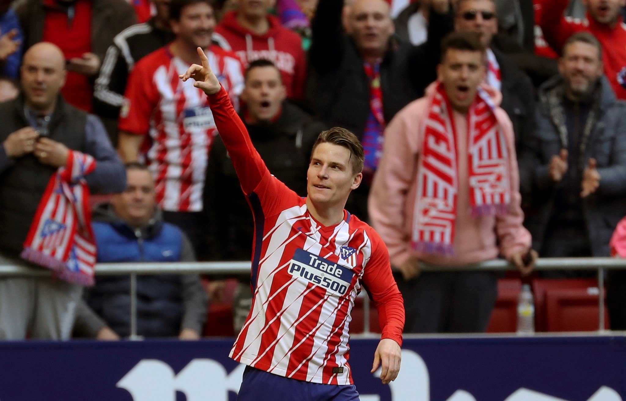 Kevin Gameiro inauguró el marcador siete minutos después de salir al campo y luego dio la asistencia a Diego Costa.