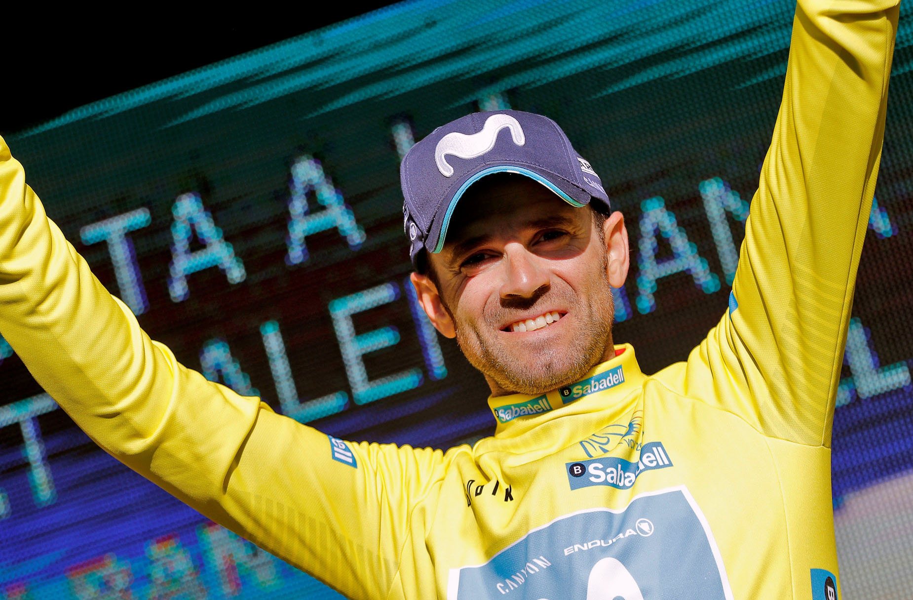 Alejandro Valverde, con el maillot amarillo de ganador de la Vuelta a la Comunidad Valenciana.