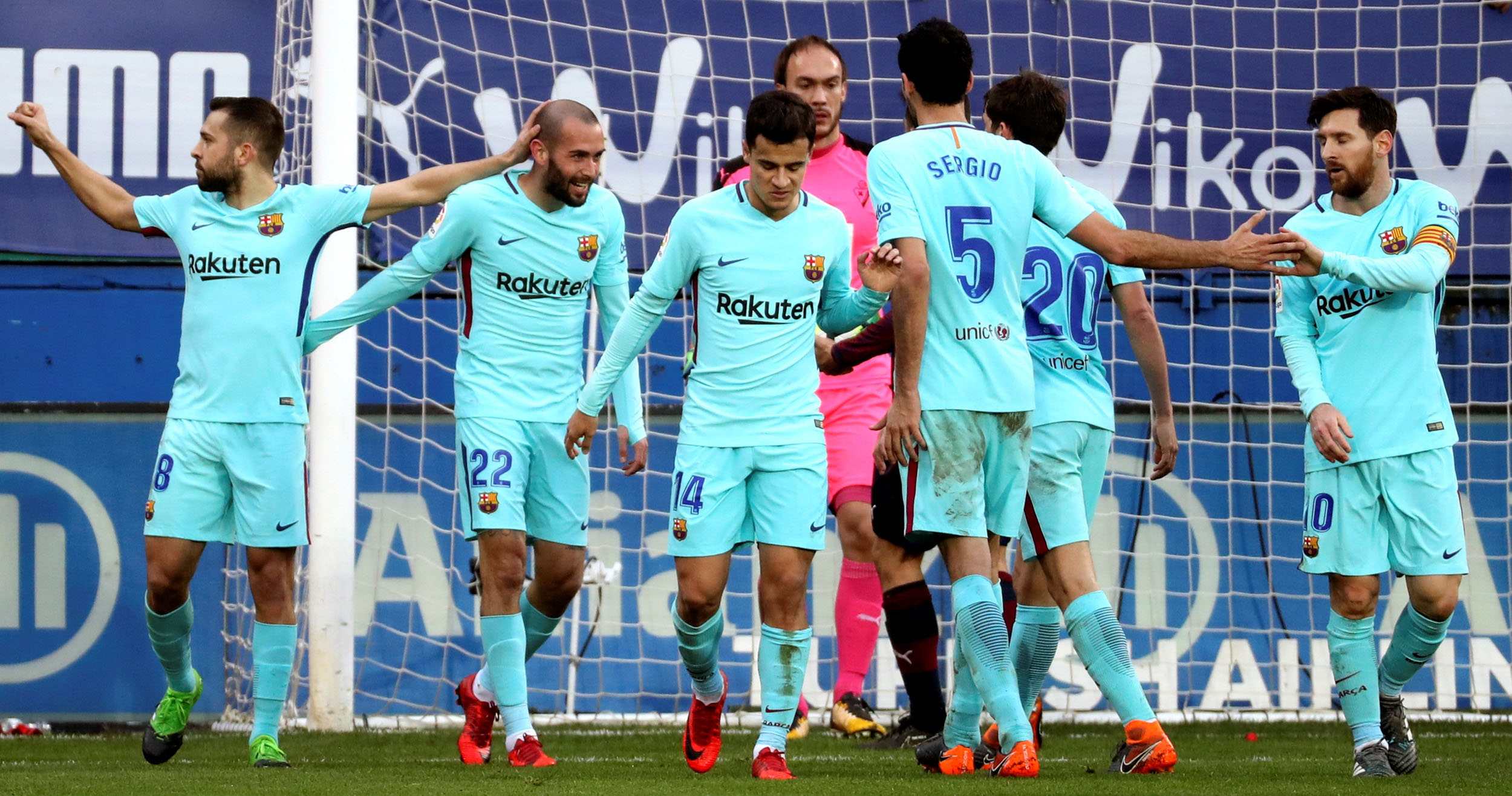 El Barça llega al partido de ida de octavos de final de la Champions después de ganar al Eibar en con un partido solvente para mantener el liderato de la Liga.