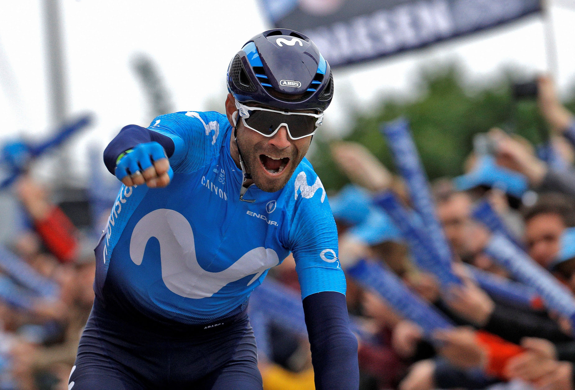 Alejandro Valverde celebra su triunfo en la meta de Albuixech.