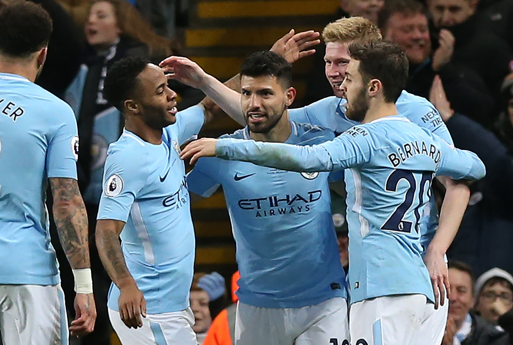 Los jugadores del Manchester City celebran con Agüero uno de los goles en el último partido ante el Leicester. / EFE