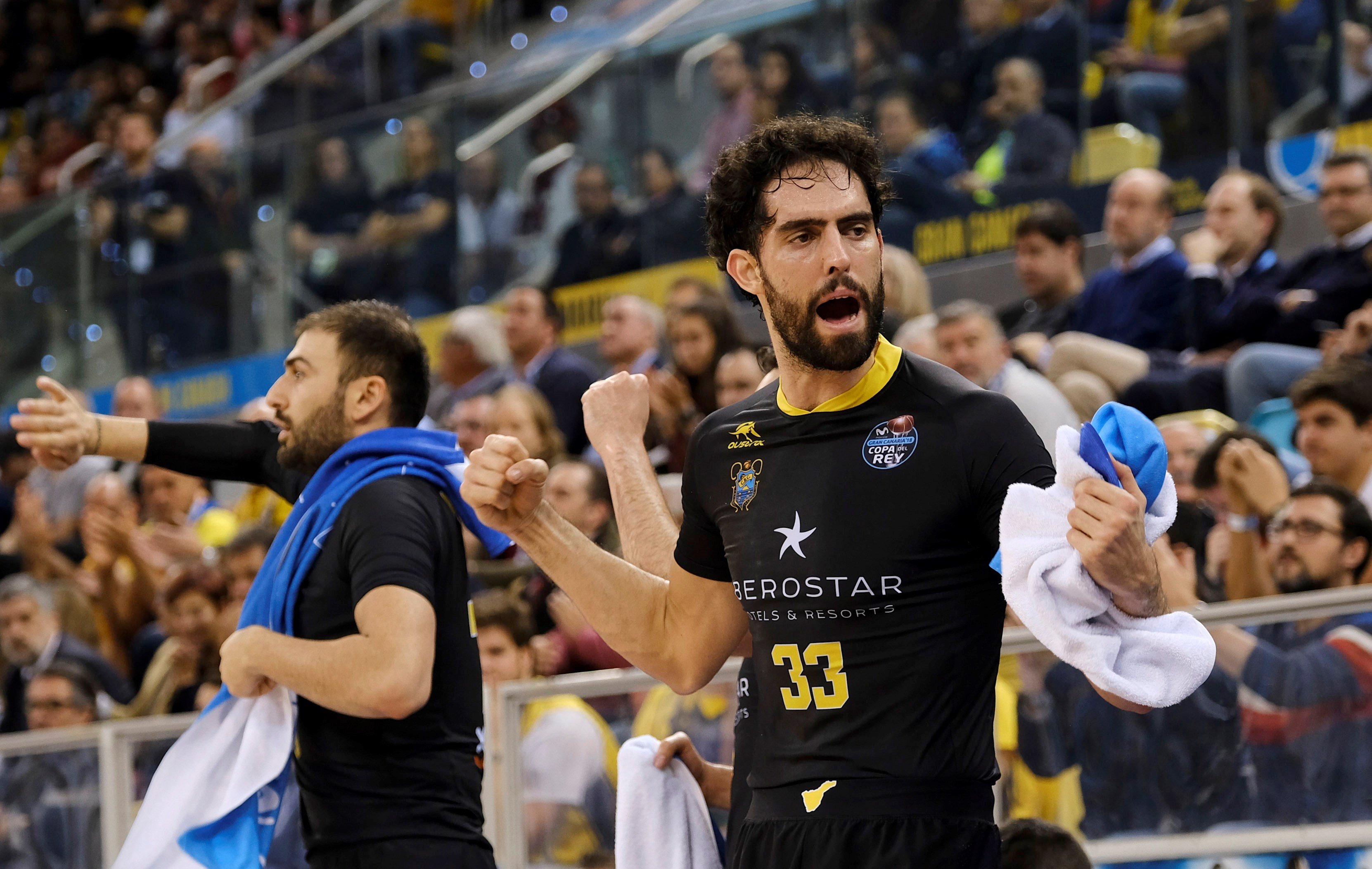 El alero del Iberostar Tenerife Javier Beirán celebra la victoria ante el Valencia en la Copa del Rey.
