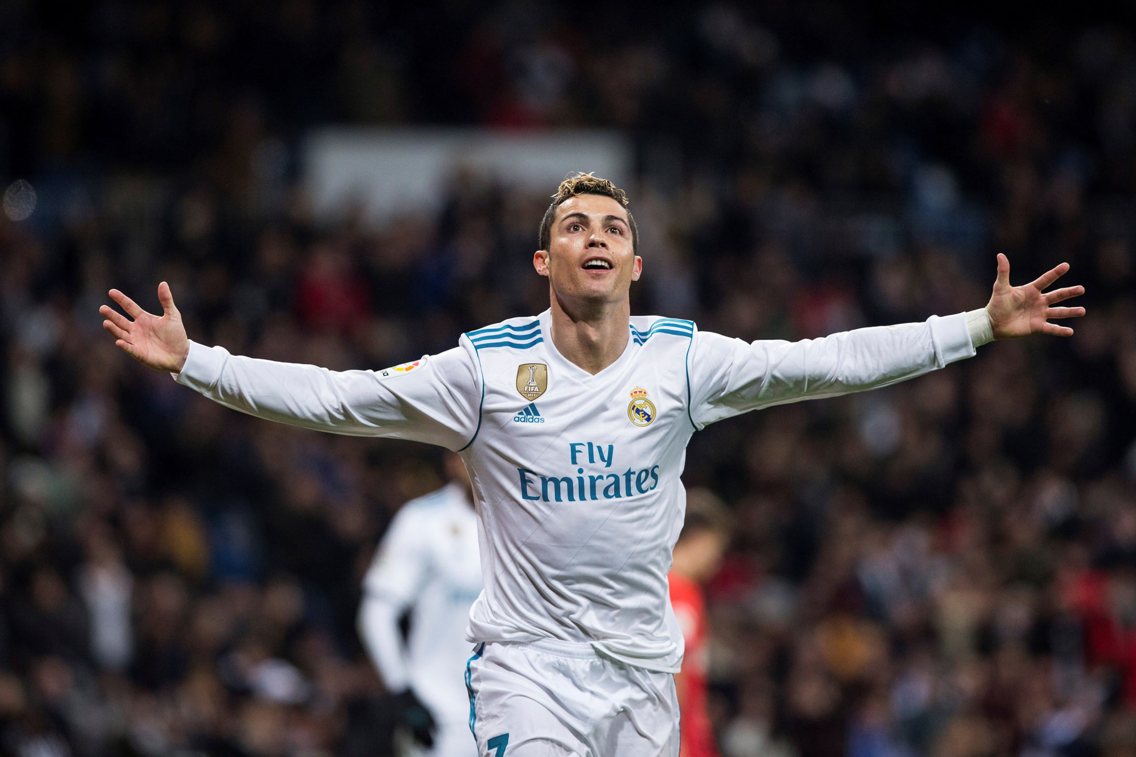 Cristiano Ronaldo celebra uno de los tres goles a la Real Madrid, su mejor partido en Liga de la temporada justo antes de recibir en Champions al PSG. / EFE