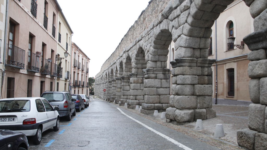 Acueducto calle Almira
