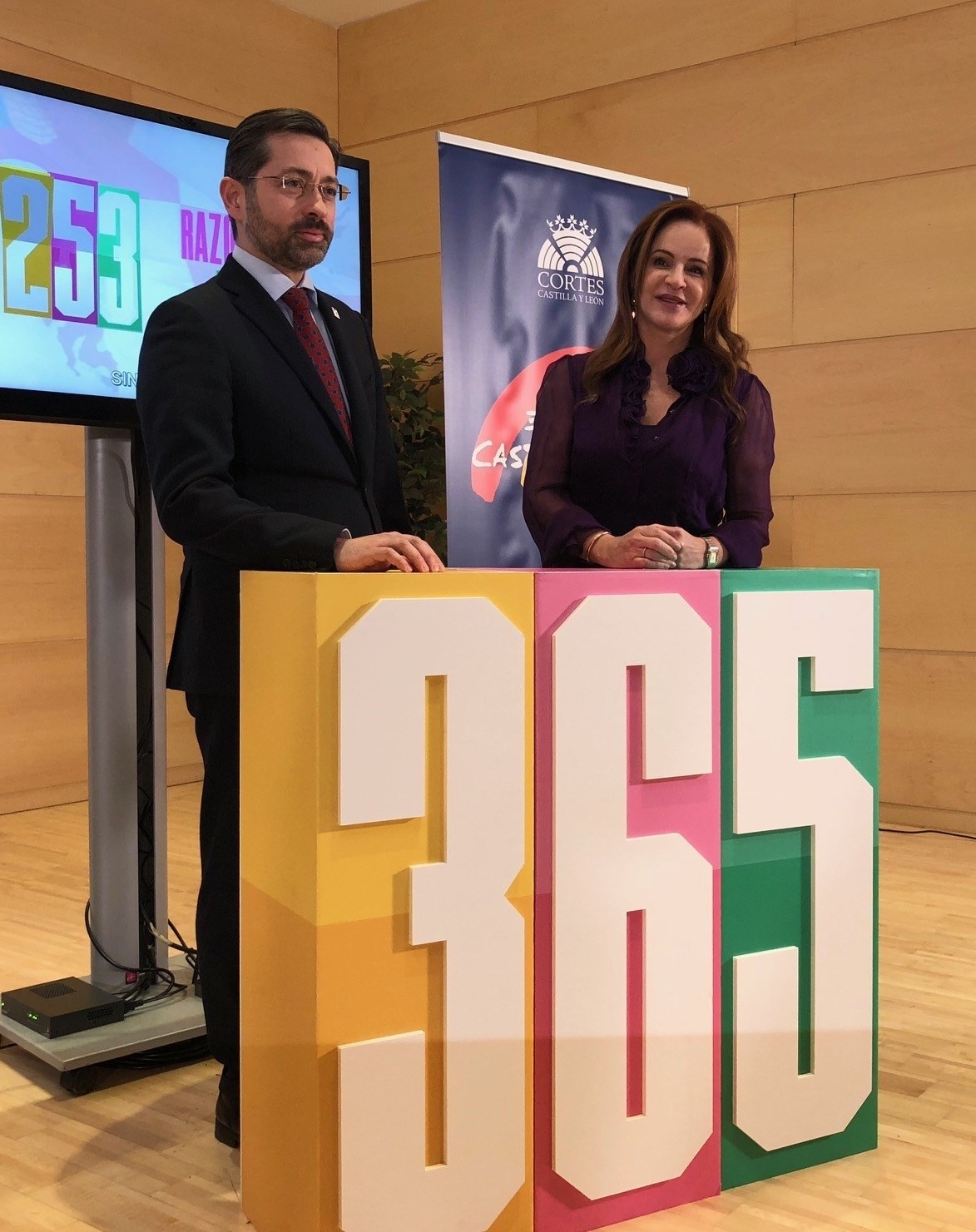 La presidenta, Silvia Clemente, junto al director de RTVCyl, Eduardo Álvarez.