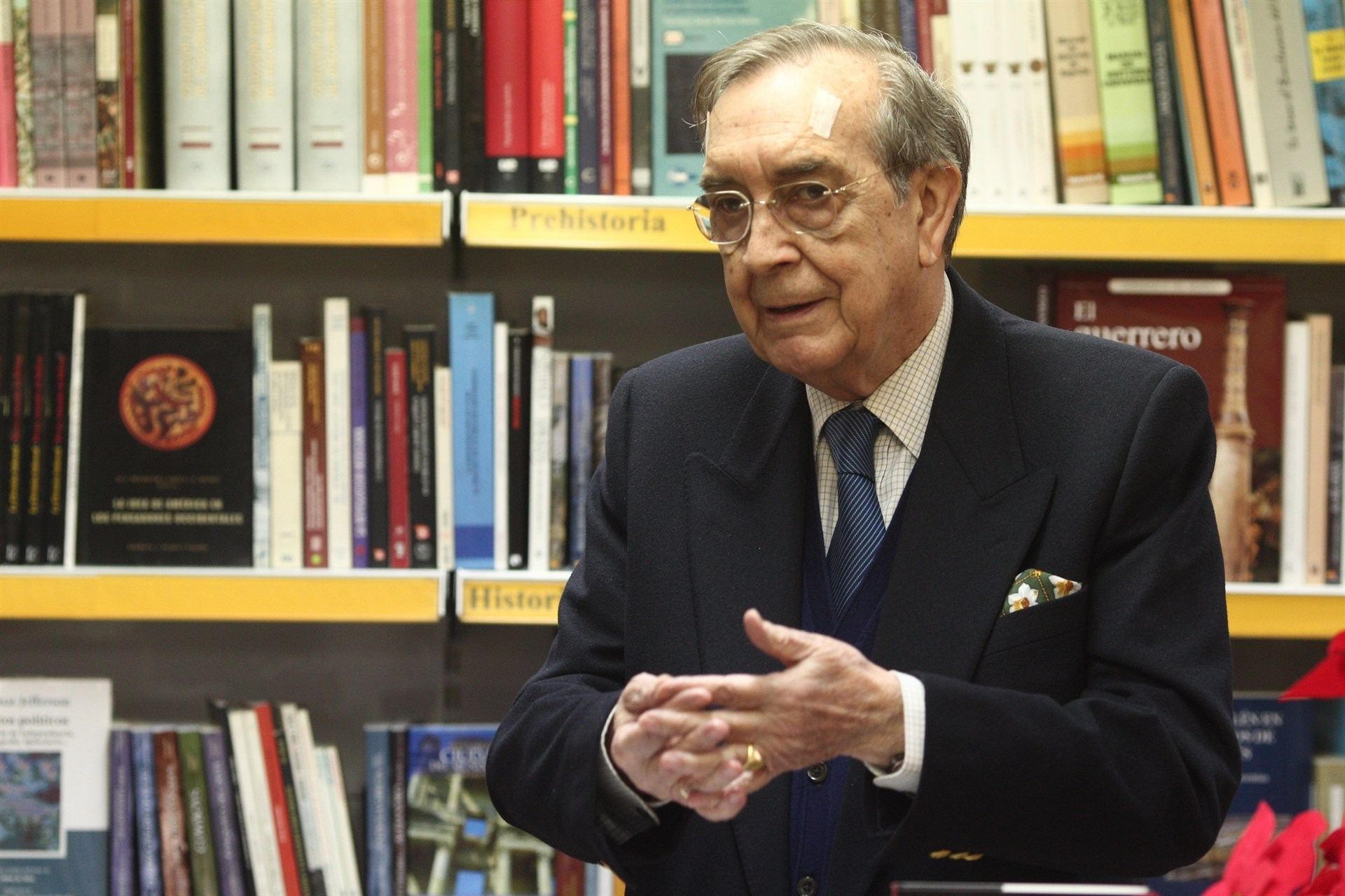 El diplomático José Ignacio Benavides durante la presentación de su obra.